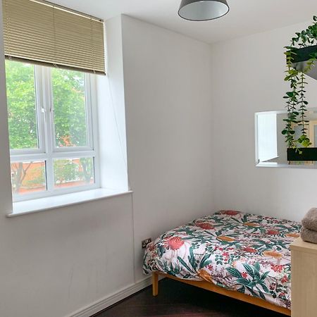 Room In Stratford With Private Bathroom And Parking London Exterior foto